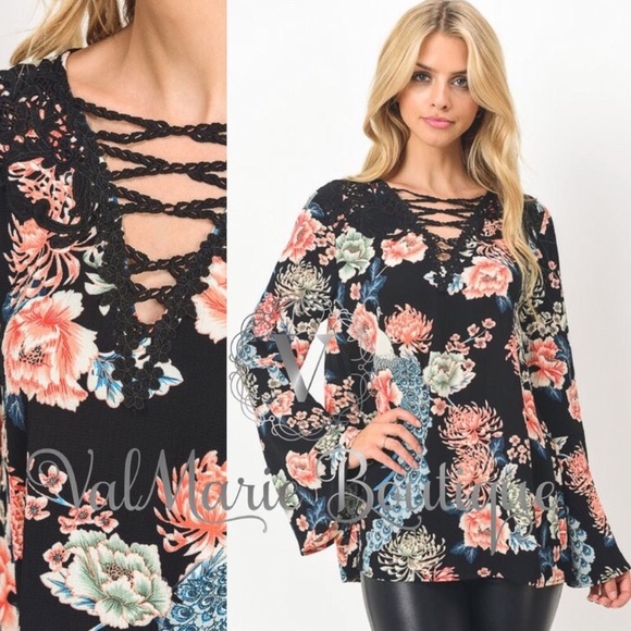 ValMarie Tops - ONLY ONE! Bell sleeve floral blouse.